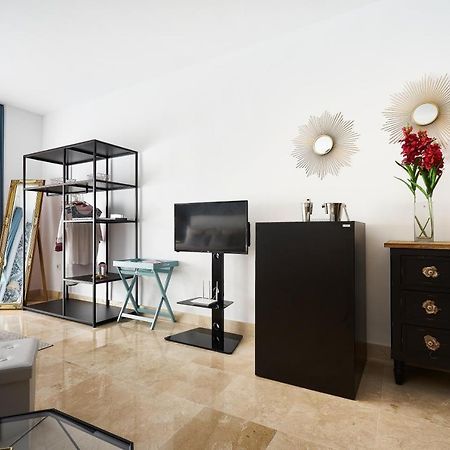 Studio Deluxe With Shared Roof Terrace مالقة المظهر الخارجي الصورة