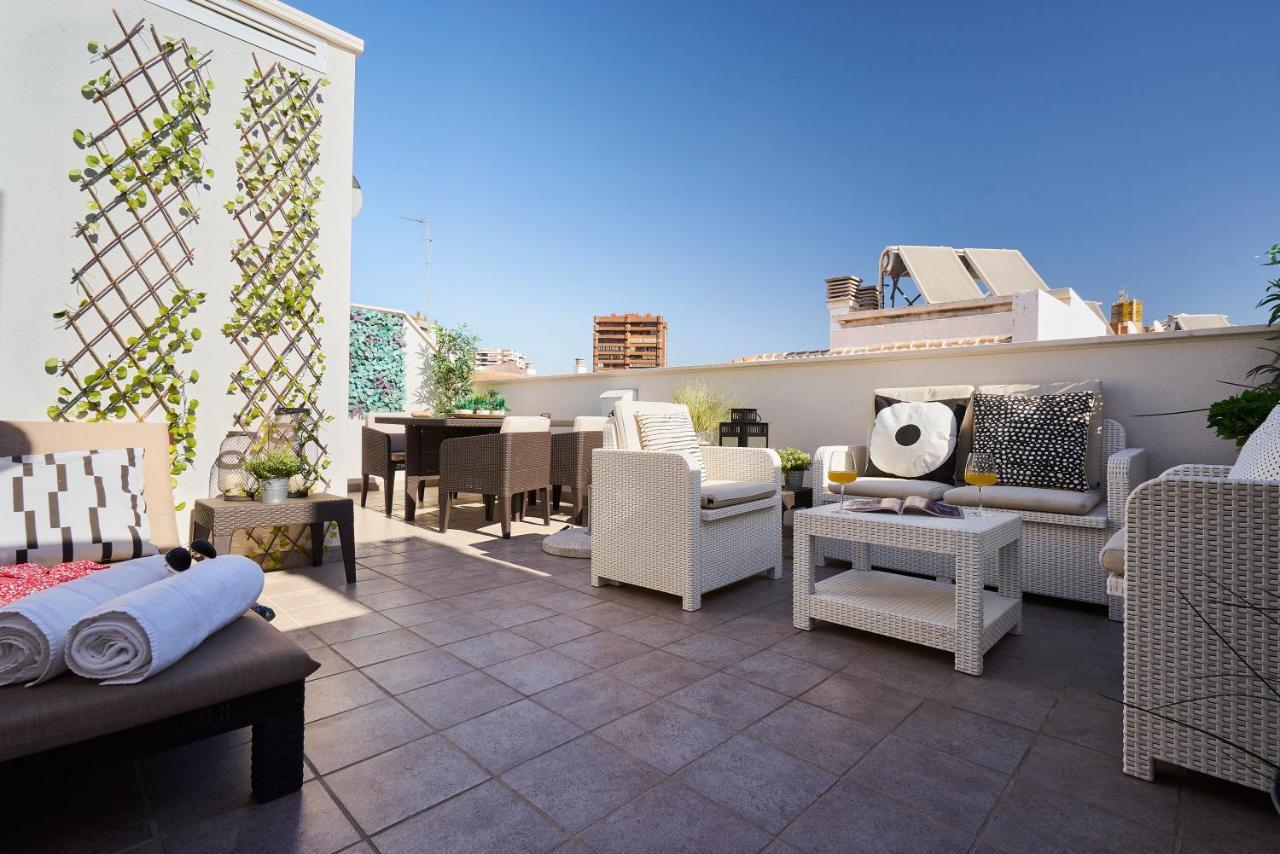 Studio Deluxe With Shared Roof Terrace مالقة المظهر الخارجي الصورة