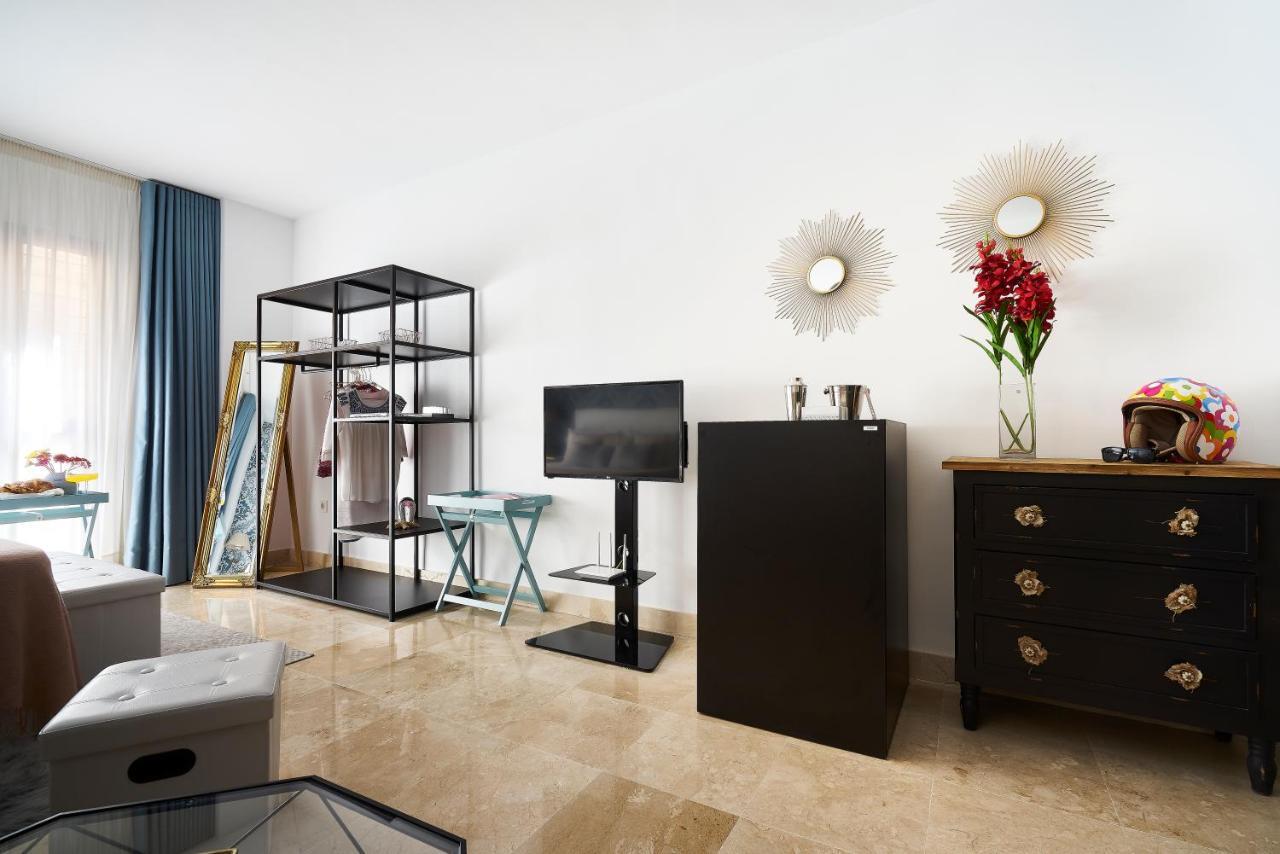 Studio Deluxe With Shared Roof Terrace مالقة المظهر الخارجي الصورة