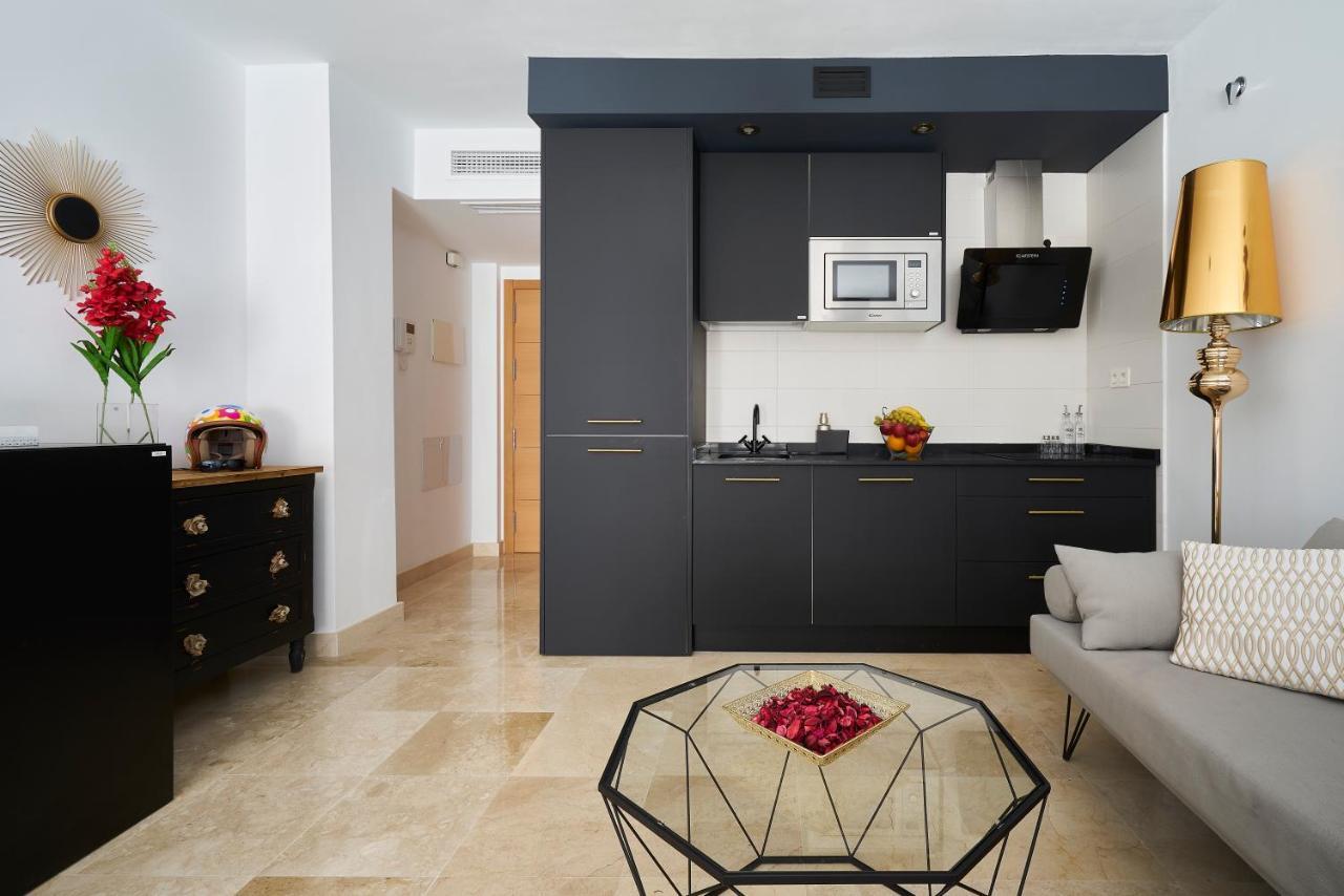 Studio Deluxe With Shared Roof Terrace مالقة المظهر الخارجي الصورة